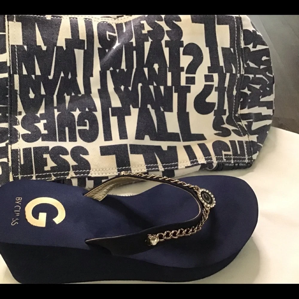 Guess Signature Canvas Tote Large
